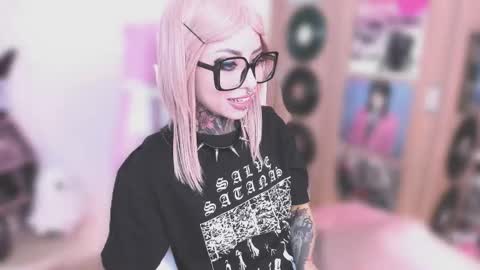 Snapshot of nikkiramone chatting on 9, 1, 2026 Nikki Ramone online show from 9, 1, 2026