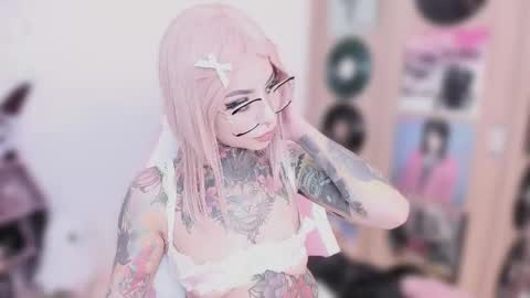 Snapshot of nikkiramone chatting on 13, 1, 2026 Nikki Ramone online show from 13, 1, 2026