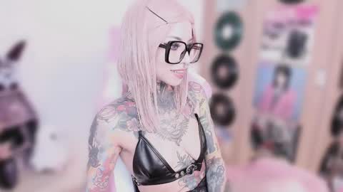 Snapshot of nikkiramone chatting on 16, 1, 2026 Nikki Ramone online show from 16, 1, 2026