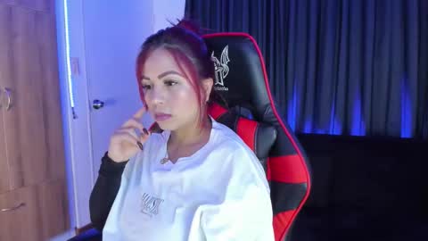 Snapshot of nikky_evans_ chatting on 17, 10, 2025   online show from 17, 10, 2025