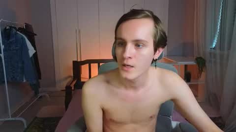 Snapshot of nikompell chatting on 5, 3, 2025 niko online show from 5, 3, 2025