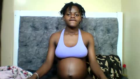 Snapshot of nikymina2 chatting on 22, 4, 2026 nikymina2 online show from 22, 4, 2026
