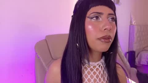 Nina Fox  online show from 22, 7, 2026