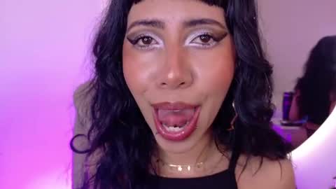 Nina Fox  online show from 25, 7, 2026