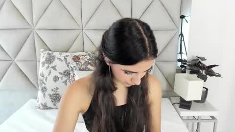 Snapshot of nina_pons chatting on 6, 10, 2025  Nina  online show from 6, 10, 2025