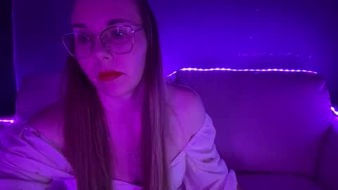 Snapshot of ninaglow_ chatting on 9, 9, 2025 ninaglow_ online show from 9, 9, 2025