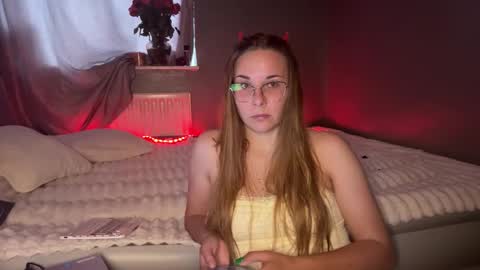 Snapshot of ninaglow_ chatting on 4, 10, 2025 ninaglow_ online show from 4, 10, 2025