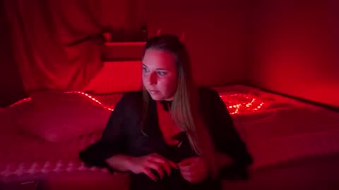 Snapshot of ninaglow_ chatting on 6, 10, 2025 ninaglow_ online show from 6, 10, 2025