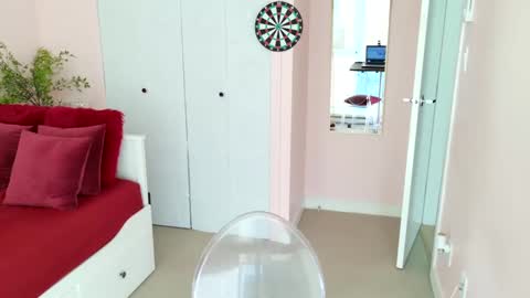 NinaOneil online show from 7, 12, 2024