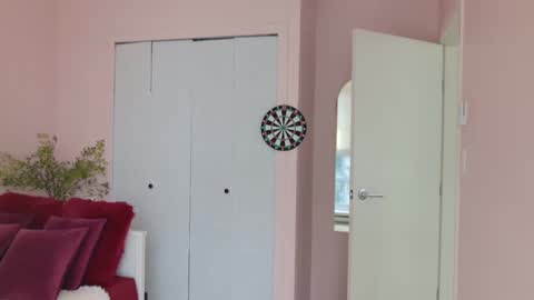 NinaOneil online show from 25, 2, 2025