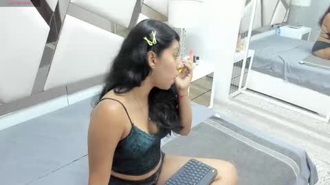 ninaspence online show from 2, 5, 2026