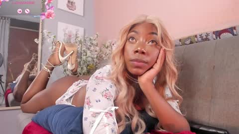 Snapshot of nini_martinii chatting on 15, 12, 2024 NINI  online show from 15, 12, 2024