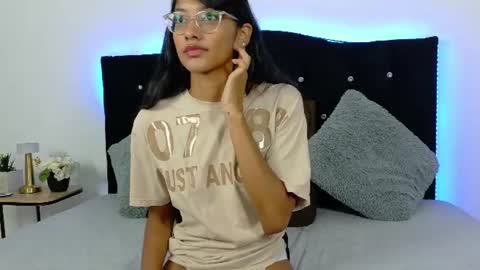 Snapshot of nira_lux chatting on 17, 6, 2026 Nira Lux online show from 17, 6, 2026