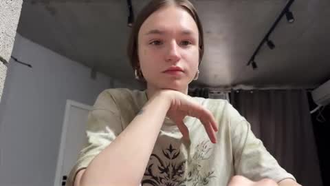 Tears Lora online show from 19, 9, 2025