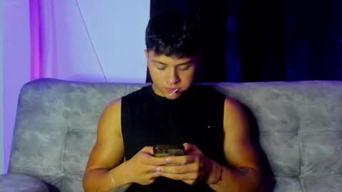 noah_223 online show from 15, 12, 2025