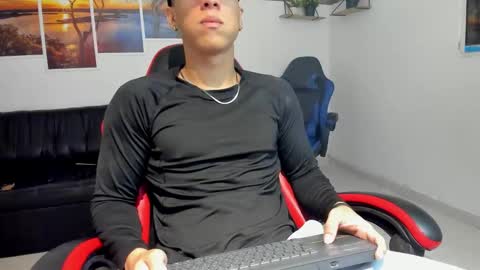 noah_flynn1 online show from 18, 2, 2026