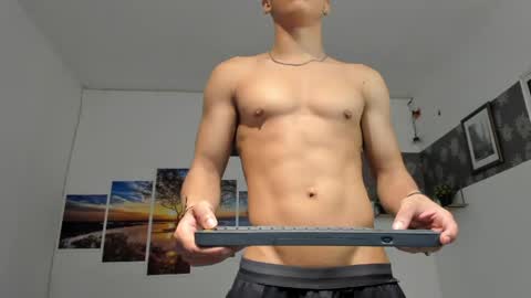 noah_flynn1 online show from 3, 5, 2026