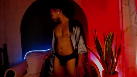 Snapshot of noah_jones__ chatting on 27, 2, 2025 Noah online show from 27, 2, 2025