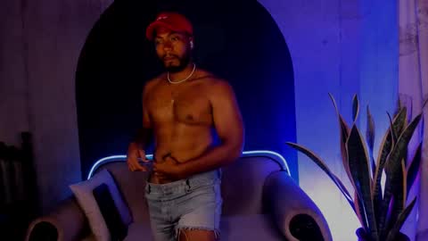 Snapshot of noah_jones__ chatting on 1, 3, 2025 Noah online show from 1, 3, 2025