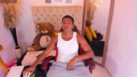 Snapshot of noah_sthone chatting on 19, 1, 2026 N O AH - S T H O N E online show from 19, 1, 2026