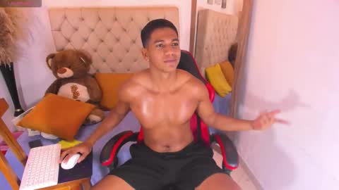 Snapshot of noah_sthone chatting on 5, 2, 2026 N O AH - S T H O N E online show from 5, 2, 2026