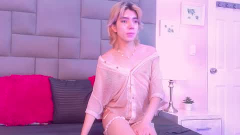 Snapshot of noahbells chatting on 22, 12, 2025 Noah online show from 22, 12, 2025