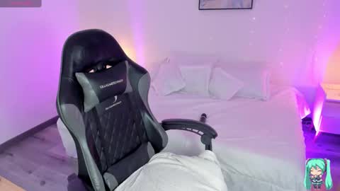 Snapshot of noahcryptic chatting on 8, 9, 2025 Noah  online show from 8, 9, 2025