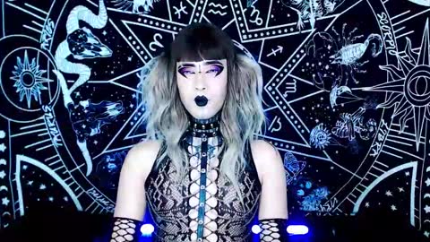 Snapshot of noamy_666 chatting on 13, 11, 2025 caroline online show from 13, 11, 2025