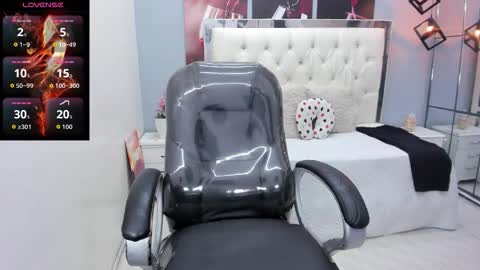 Noha Scott online show from 5, 3, 2026