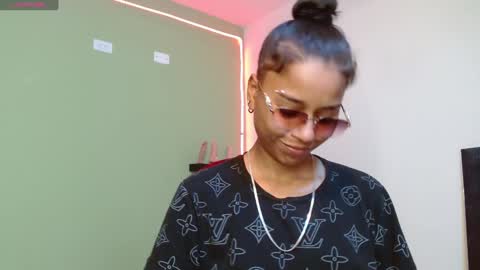 Snapshot of noha_thomson chatting on 21, 1, 2025 Noha Thomson online show from 21, 1, 2025