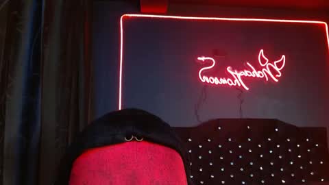Noha Thomson online show from 5, 5, 2026