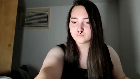 Snapshot of nonbinarybeauty20 chatting on 20, 12, 2025 nonbinarybeauty20 online show from 20, 12, 2025