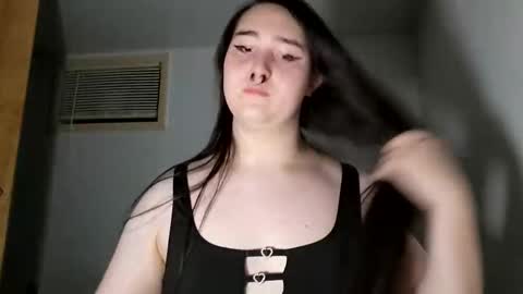 Snapshot of nonbinarybeauty20 chatting on 4, 2, 2026 nonbinarybeauty20 online show from 4, 2, 2026