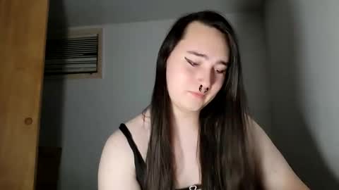 Snapshot of nonbinarybeauty20 chatting on 8, 3, 2026 nonbinarybeauty20 online show from 8, 3, 2026