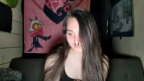 Snapshot of nonbinarybeauty20 chatting on 9, 4, 2026 nonbinarybeauty20 online show from 9, 4, 2026