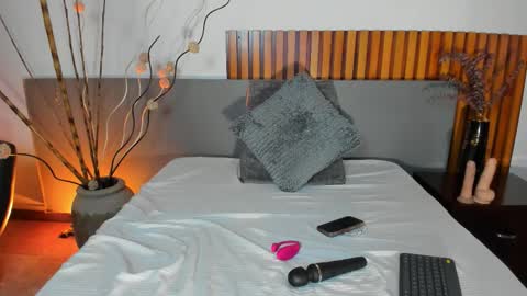 Nora Da Silva online show from 23, 12, 2025