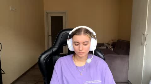 Elena online show from 4, 5, 2026