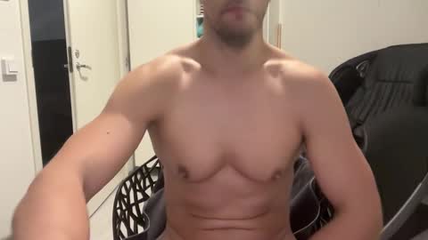 north_guy799643 online show from 18, 3, 2026