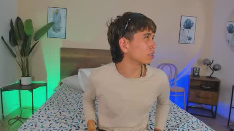 Snapshot of novaybrian chatting on 17, 11, 2025 NovayBrian online show from 17, 11, 2025