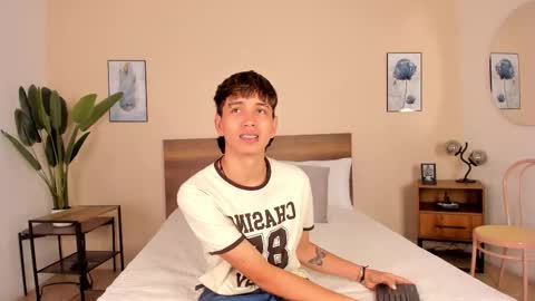 Snapshot of novaybrian chatting on 22, 11, 2025 NovayBrian online show from 22, 11, 2025