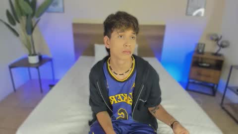 Snapshot of novaybrian chatting on 23, 11, 2025 NovayBrian online show from 23, 11, 2025