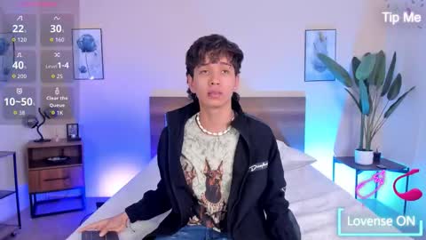 Snapshot of novaybrian chatting on 14, 12, 2025 NovayBrian online show from 14, 12, 2025