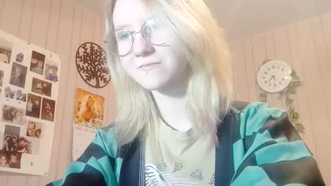 Snapshot of novellahartig chatting on 7, 2, 2026 Sari It is my first day online show from 7, 2, 2026