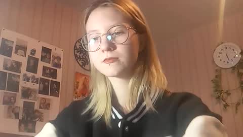 Snapshot of novellahartig chatting on 9, 2, 2026 Sari It is my first day online show from 9, 2, 2026