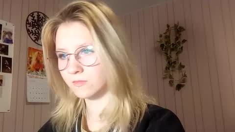 Snapshot of novellahartig chatting on 24, 2, 2026 Sari It is my first day online show from 24, 2, 2026