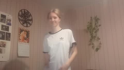 Snapshot of novellahartig chatting on 7, 3, 2026 Sari It is my first day online show from 7, 3, 2026