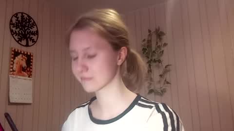 Snapshot of novellahartig chatting on 16, 3, 2026 Sari It is my first day online show from 16, 3, 2026