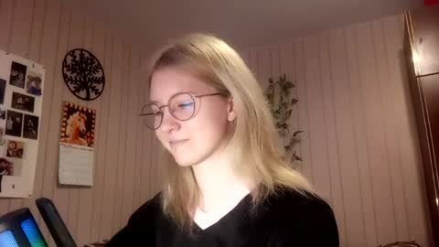 Snapshot of novellahartig chatting on 17, 3, 2026 Sari It is my first day online show from 17, 3, 2026