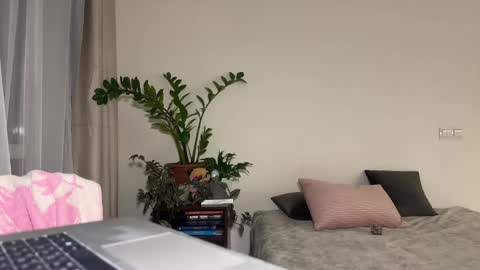 nura_foxx online show from 3, 10, 2025