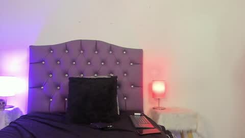 Snapshot of nyx_nayla chatting on 27, 1, 2025   online show from 27, 1, 2025